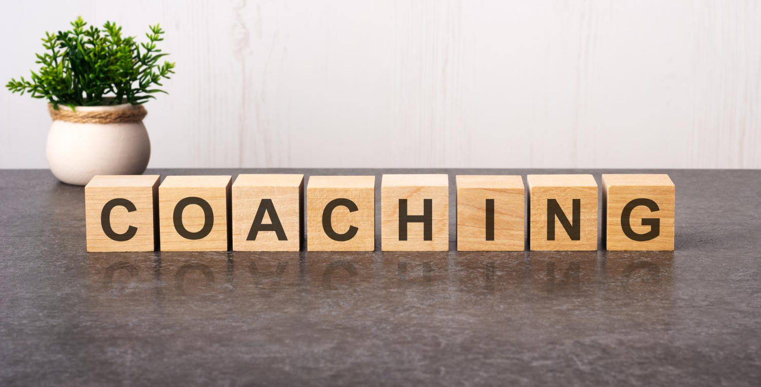 Coaching de mots fait avec des blocs de construction en bois